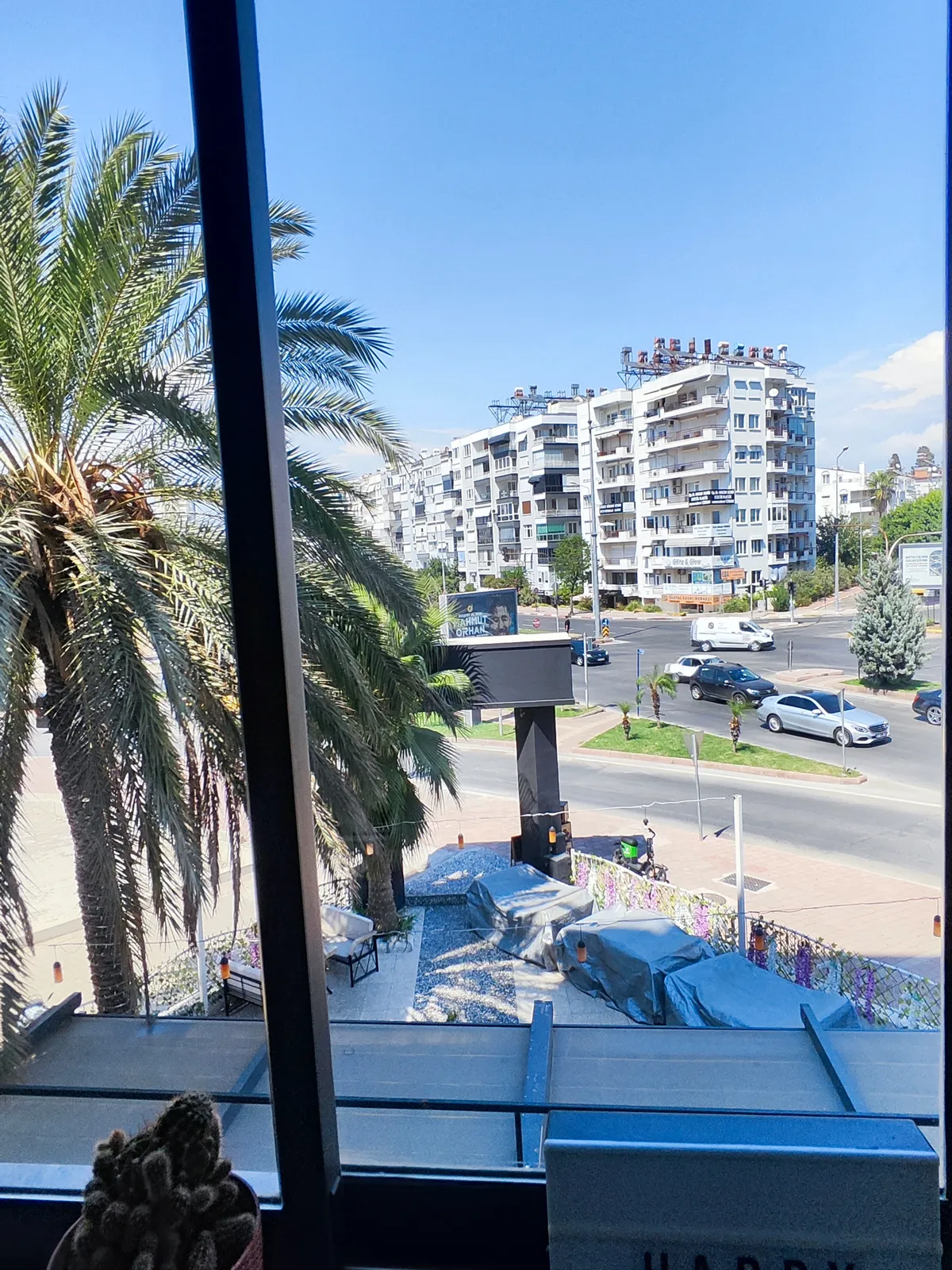 Klinikten Metin Kasapoğlu Caddesi ve çevresinin görünümü